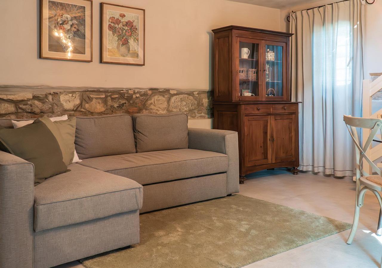Casale Gambini Apartment Quattro Castella Bagian luar foto