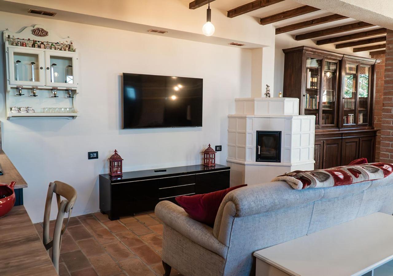 Casale Gambini Apartment Quattro Castella Bagian luar foto
